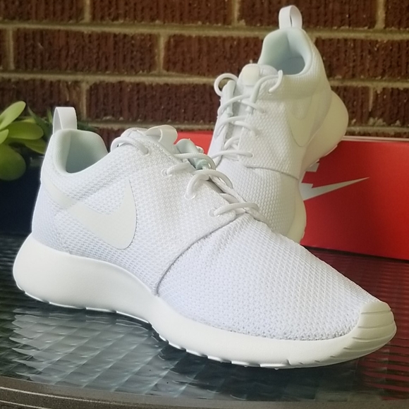 roshe one triple white